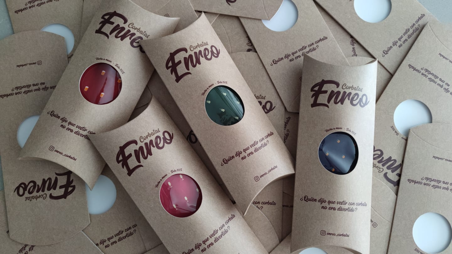 Corbatas Enreo presentadas en cajas