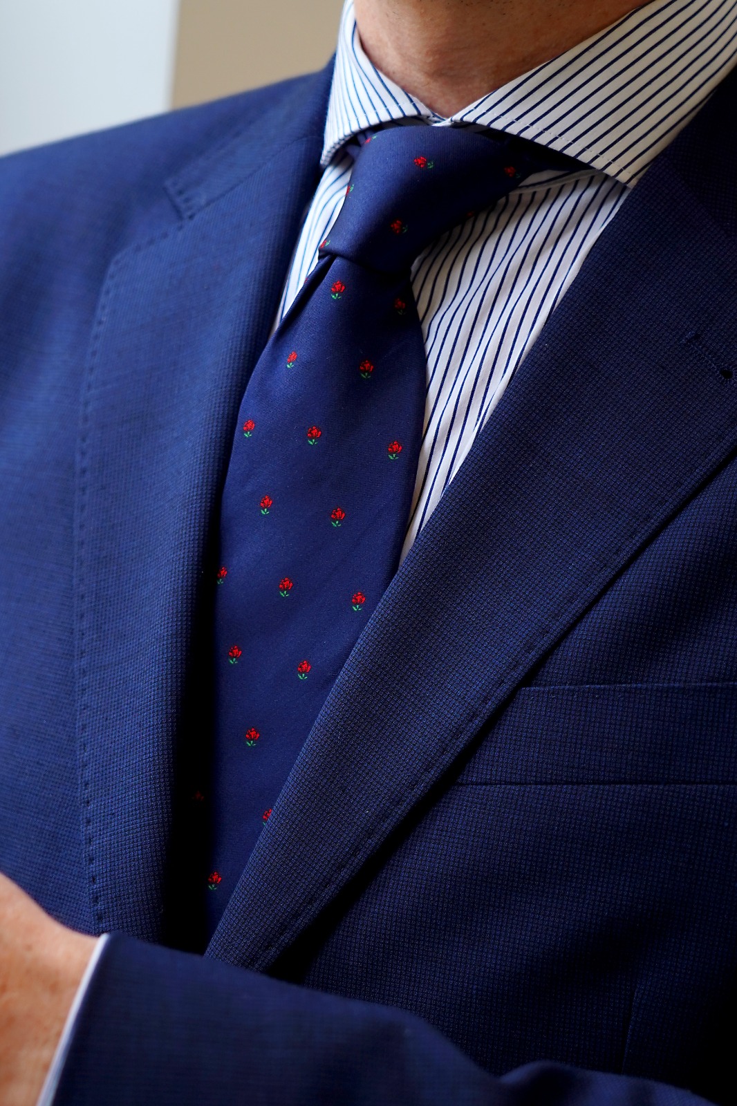 Modelo con corbata Enreo, foto vertical