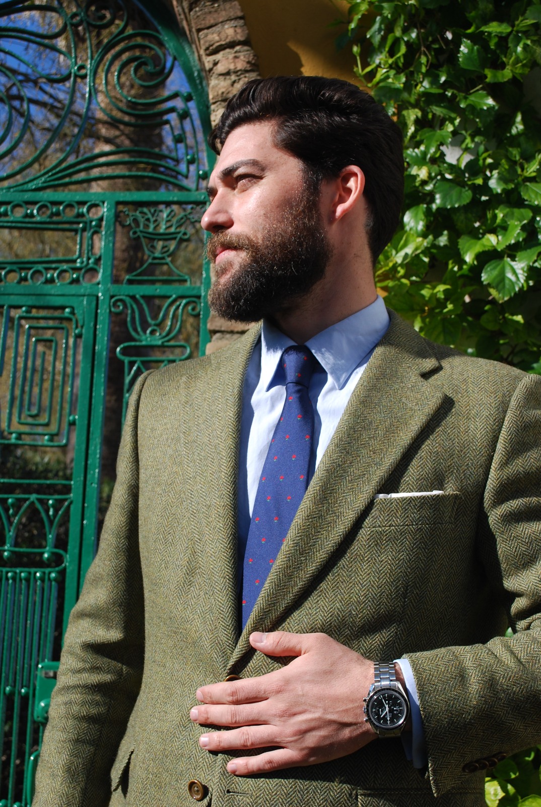 Modelo con corbata Enreo, foto vertical
