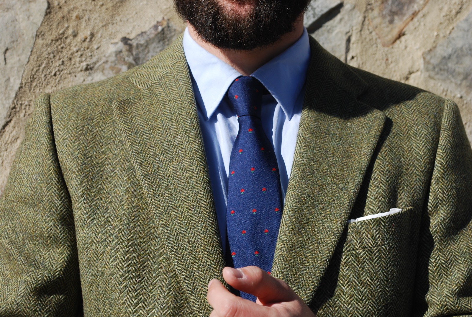 Modelo con corbata Enreo, foto vertical